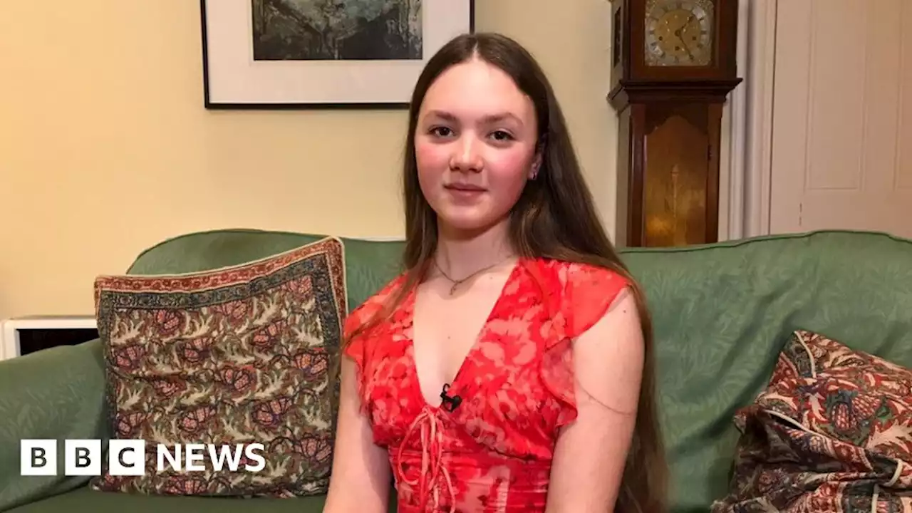 Ukrainian refugee pianist, 12, wins place at music academy