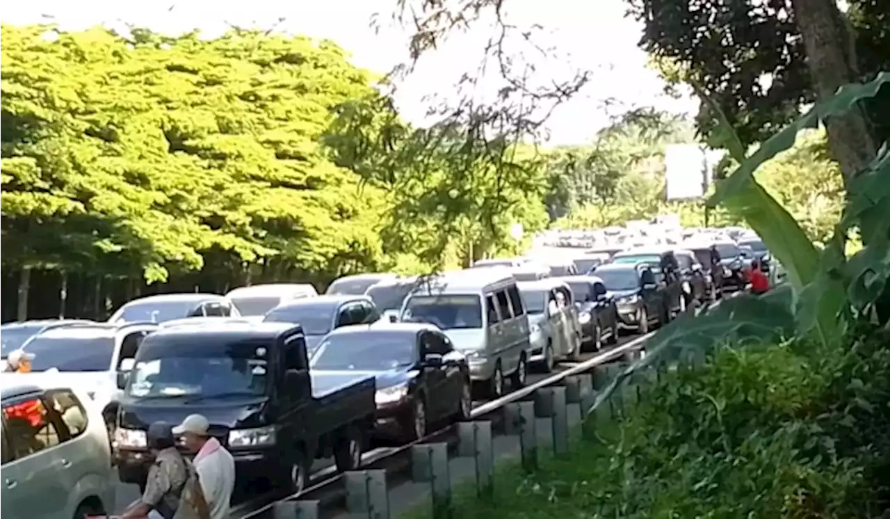 Jelang Imlek, Kawasan Puncak Macet hingga 3 Kilometer