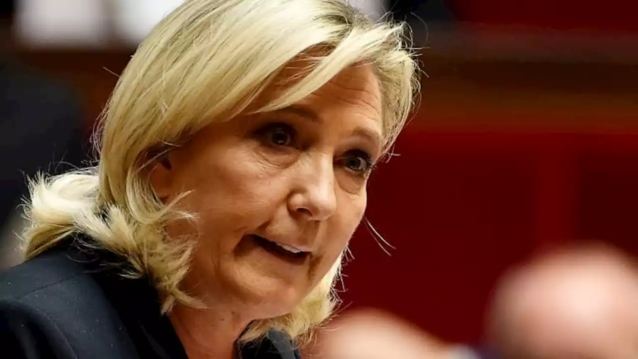 'Il méprise tout le monde': Marine Le Pen critique Emmanuel Macron lors de son déplacement au Sénégal