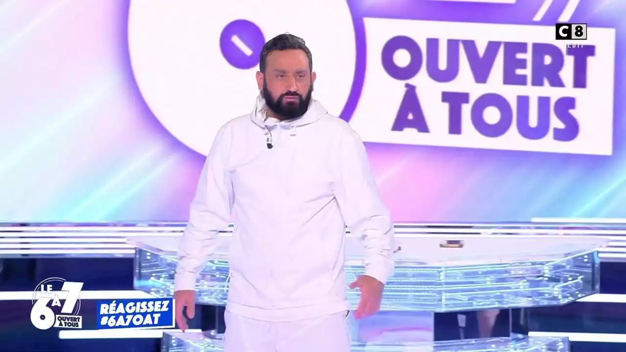 'Ma mère voit un mec à poil !' : Cyril Hanouna dévoile le jeu improbable auquel il jouait durant sa jeunesse