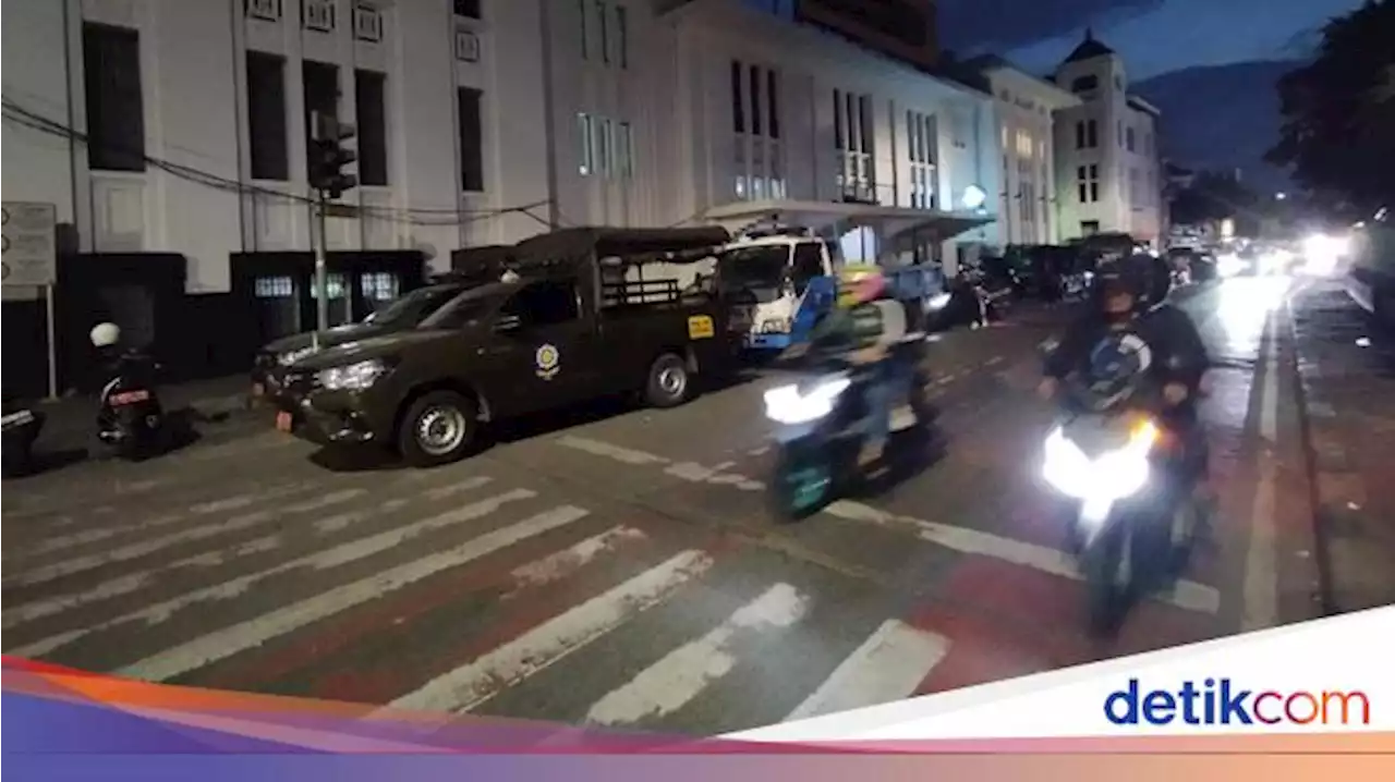 Bersih dari PKL, Jalan Kunir Kota Tua Jakbar Dijaga Satpol PP Malam Ini