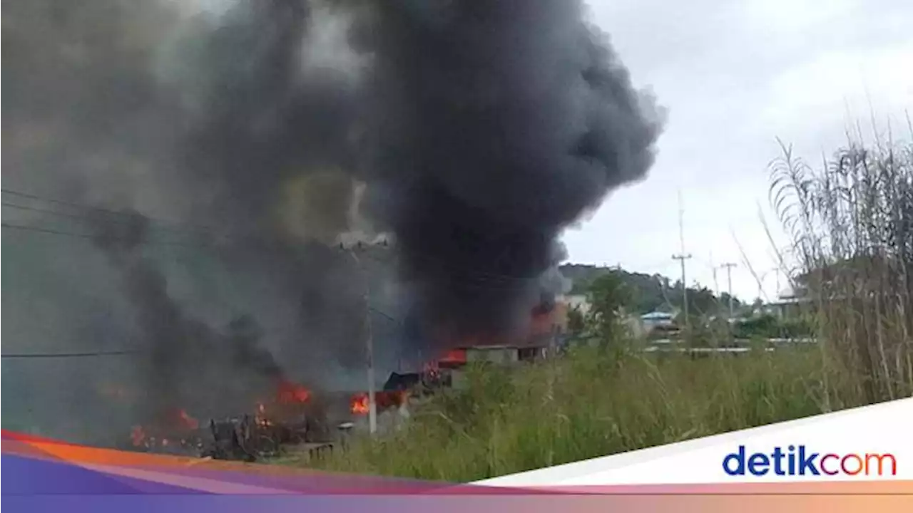 Dogiyai Ricuh Usai Pria Tewas Tertembak, Berawal Sopir Truk Dipalak