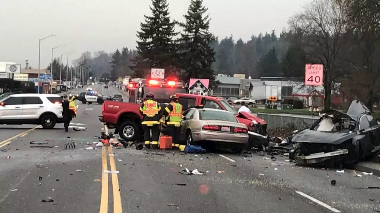 Police investigate deadly 4-car crash in Kent