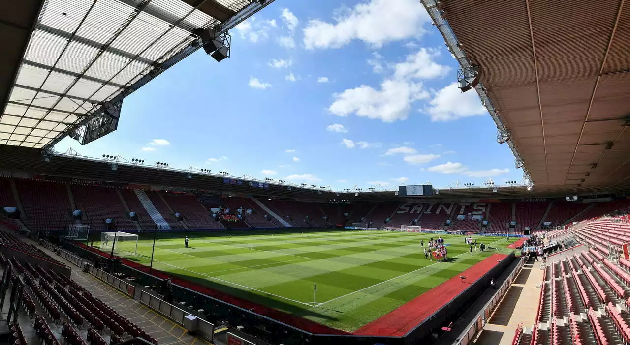 Premier League, un drone sospetto sorvola lo stadio in Southampton-Aston Villa: partita sospesa