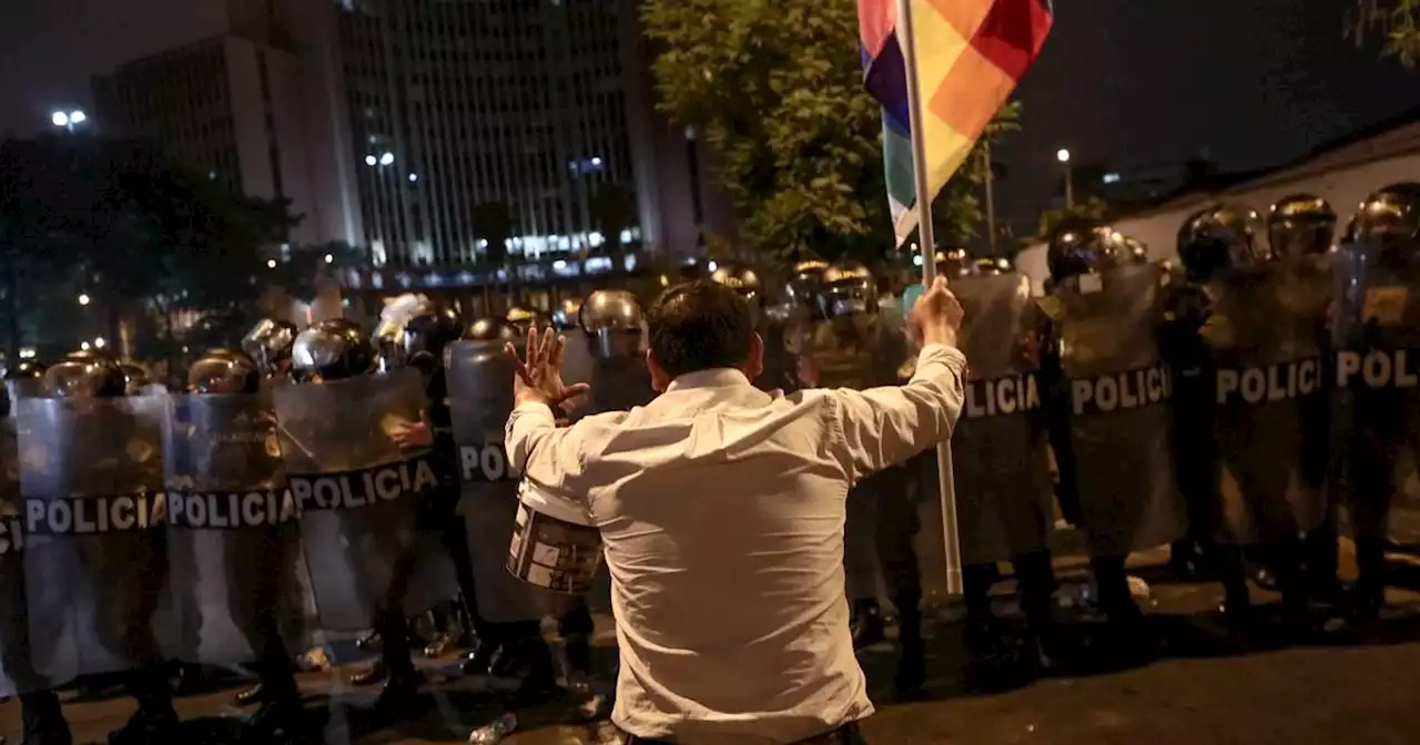 Anti-government protesters clash with police in Peru for second day