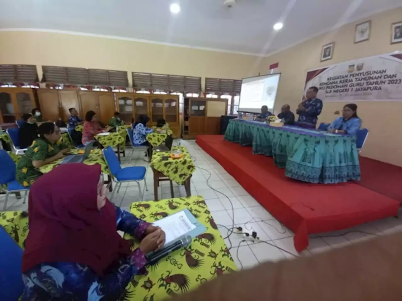 Kurikulum dan Alat Bantu/Praktek Disesuaikan dengan Kebutuhan Peserta Didik