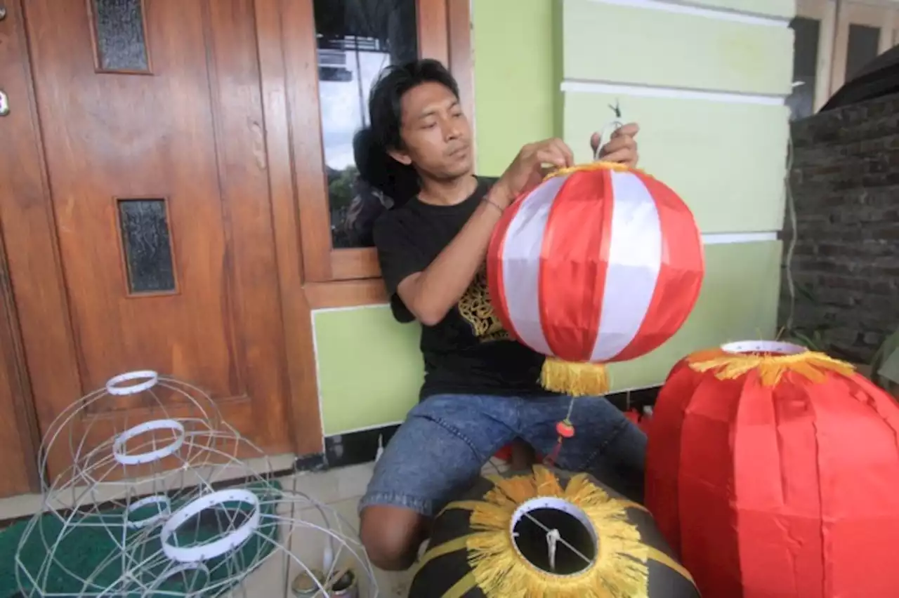 Perajin Lampion di Ponorogo Kewalahan Terima Pesanan