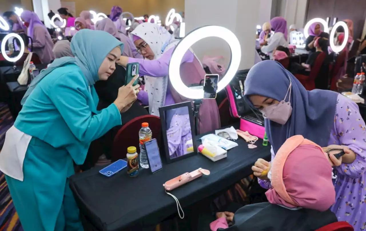 Srikandi Ganjar Sulsel Gelar Make Up Competition di Makassar