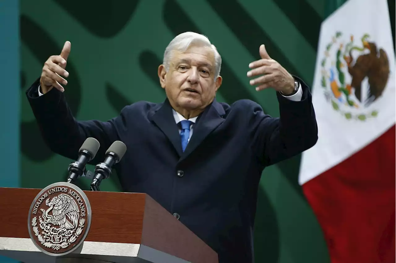 Urge AMLO a resolver caso de plagio