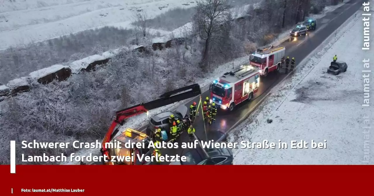 Schwerer Crash mit drei Autos auf Wiener Straße in Edt bei Lambach fordert zwei Verletzte | laumat|at