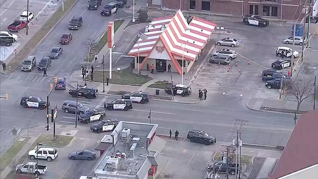 1 Dead, 1 Wounded After Fight Among Teens Ends in Gunfire Outside Fort Worth Whataburger: PD