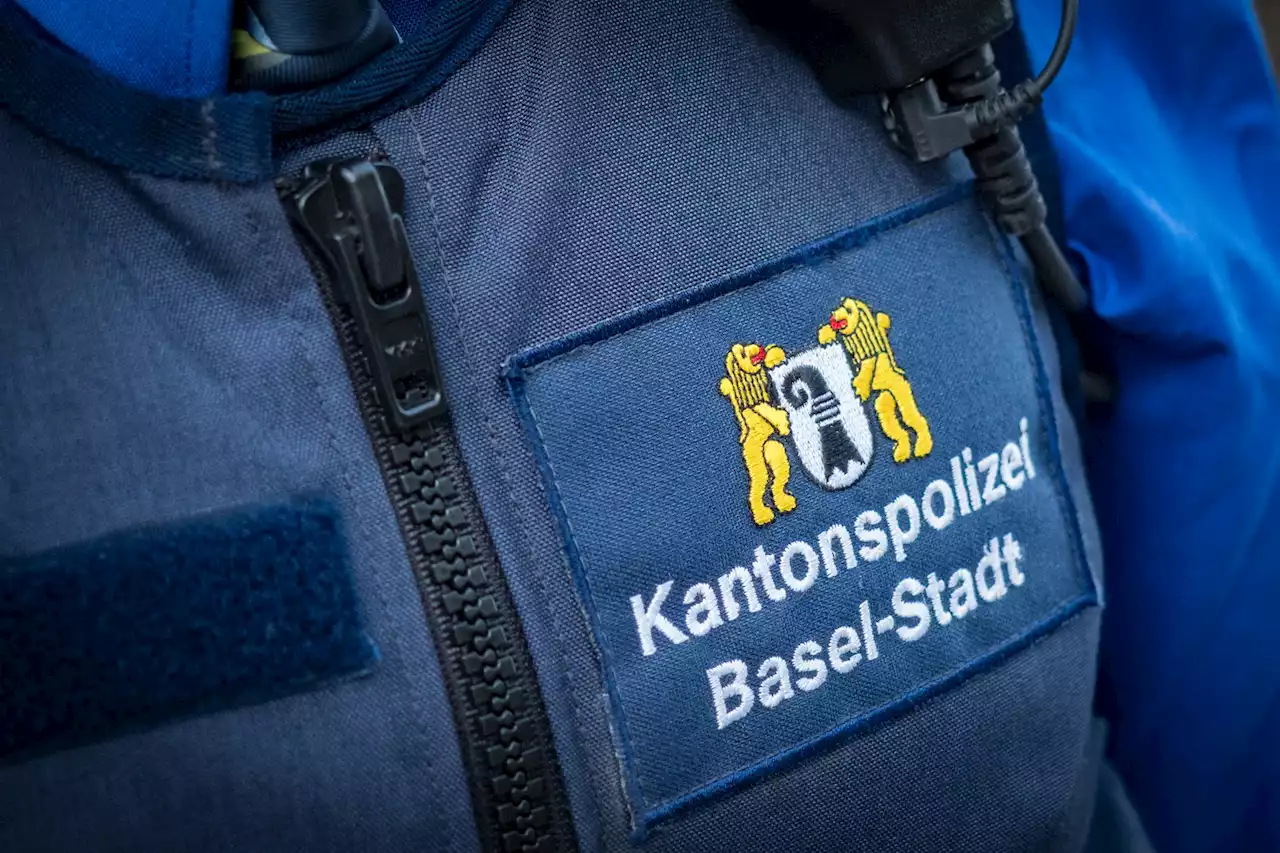 Basel-Stadt BS: Brand auf dem Dach eines Bürogebäudes