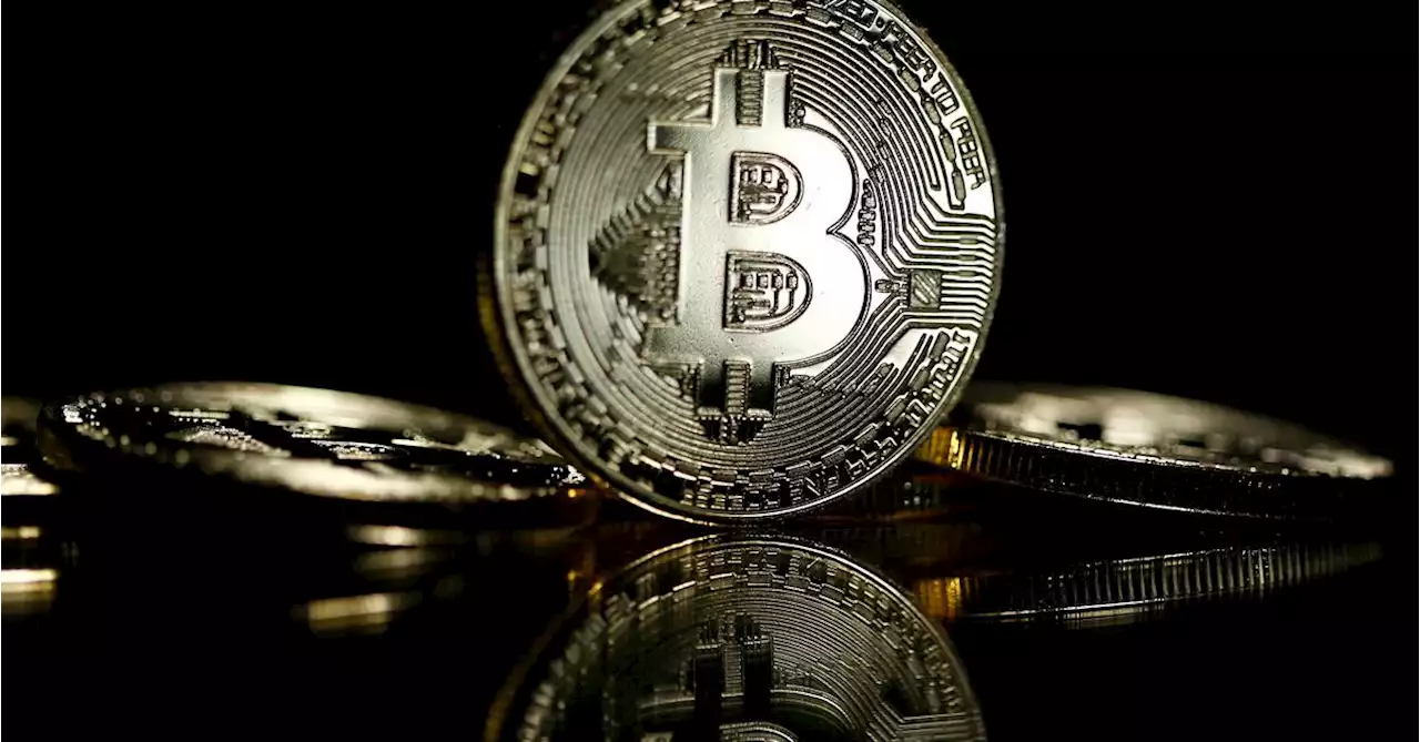 Bitcoin rises 6.2 percent to $22,401