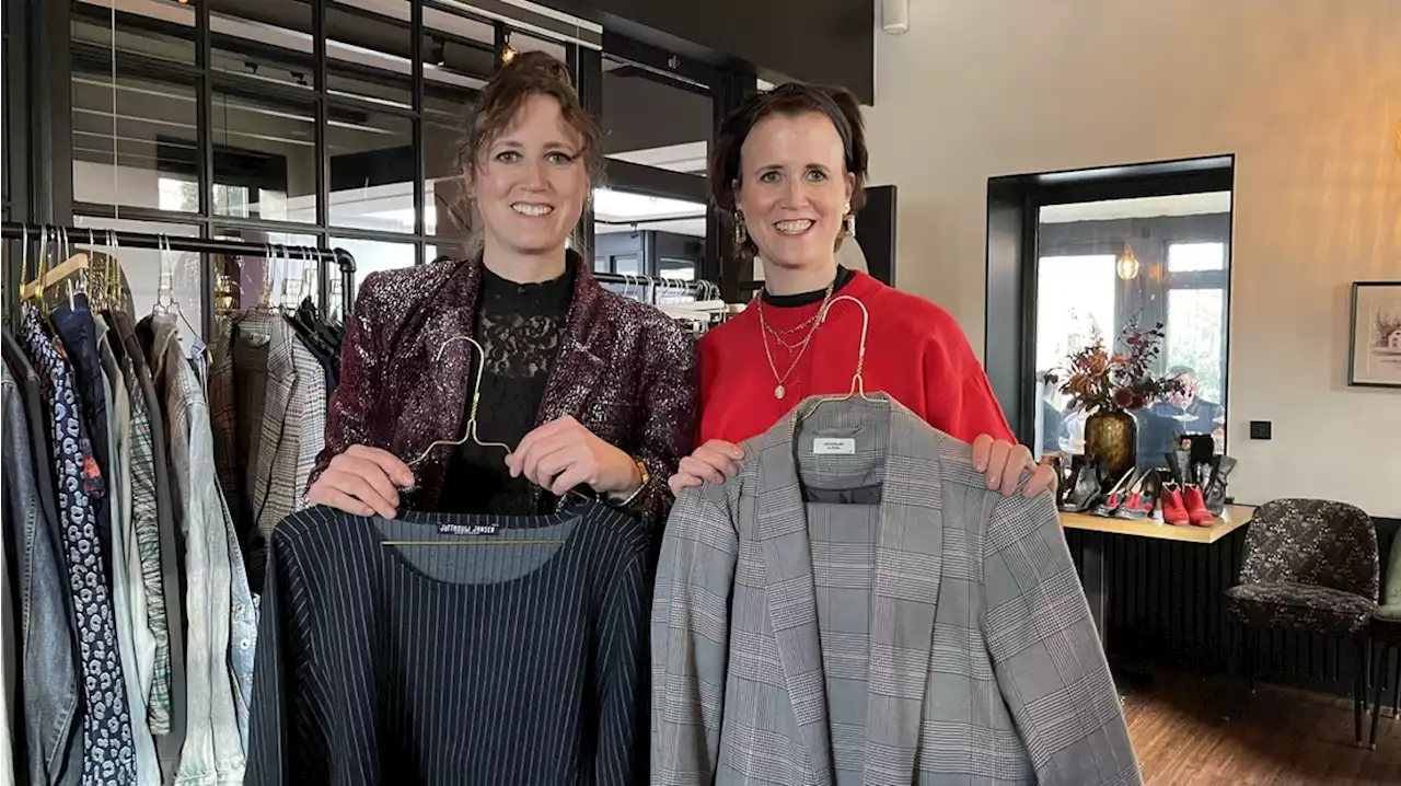 Tweelingszussen uit Gieten openen pop-up bibliotheek voor kleding