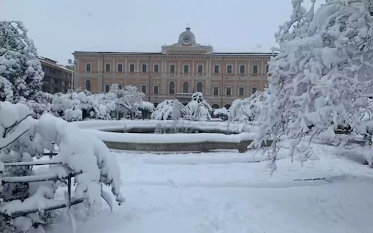 Maltempo, forti nevicate al Sud Italia: in Molise traffico in tilt