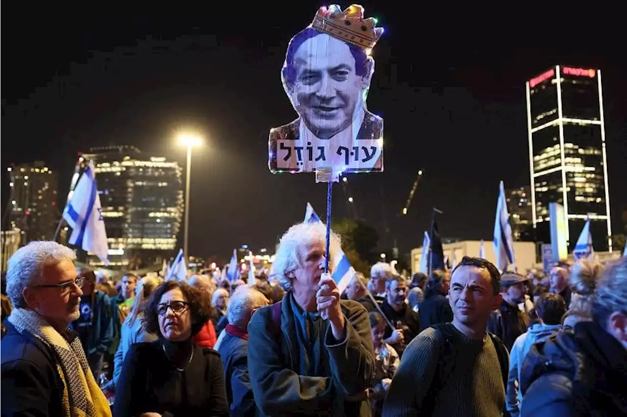 Tens of thousands of Israelis protest against Netanyahu justice plans