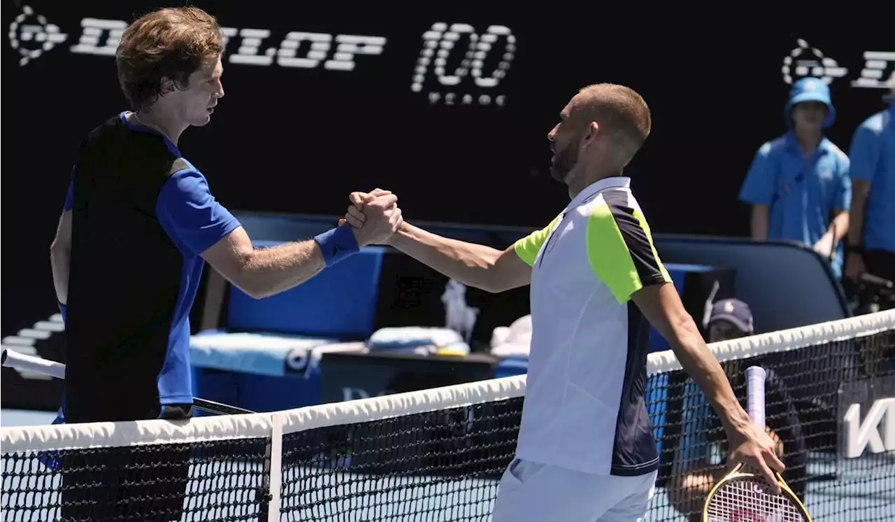 Going bananas: Australian Open player shares fruit with foe