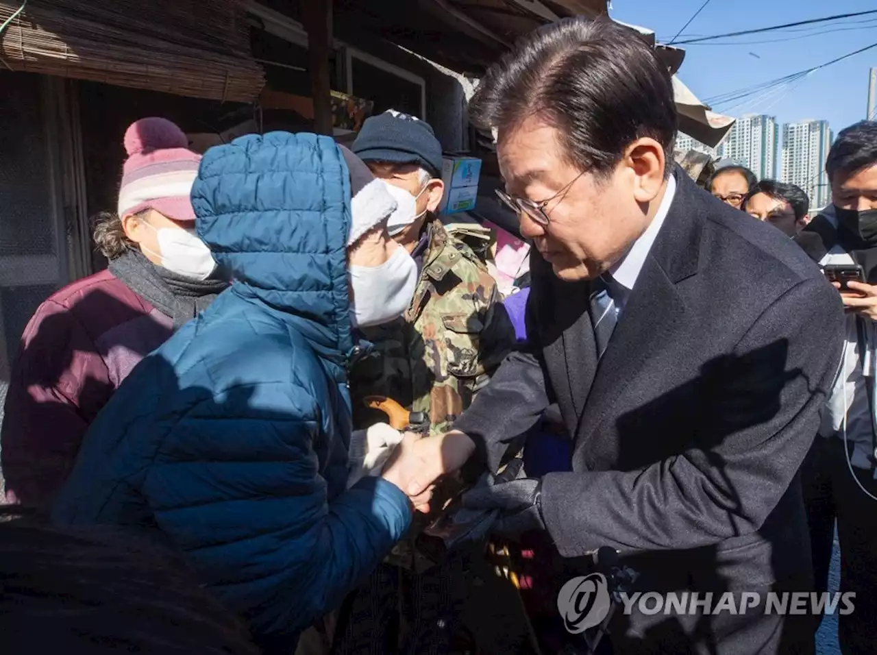 이재명 '야당 탄압에 결연히 맞서고 민생에 훈풍 불게 할 것' | 연합뉴스