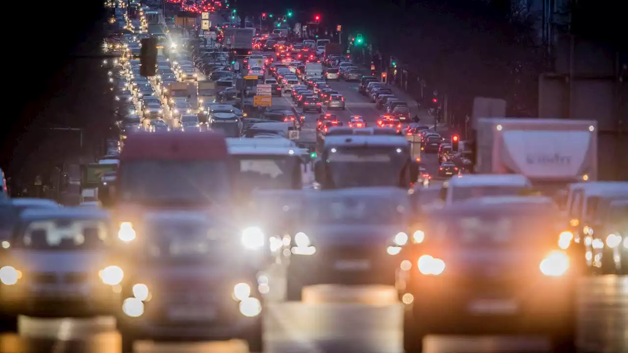 Verkehrschaos in Berlin: Der Streit um Platz auf den Straßen