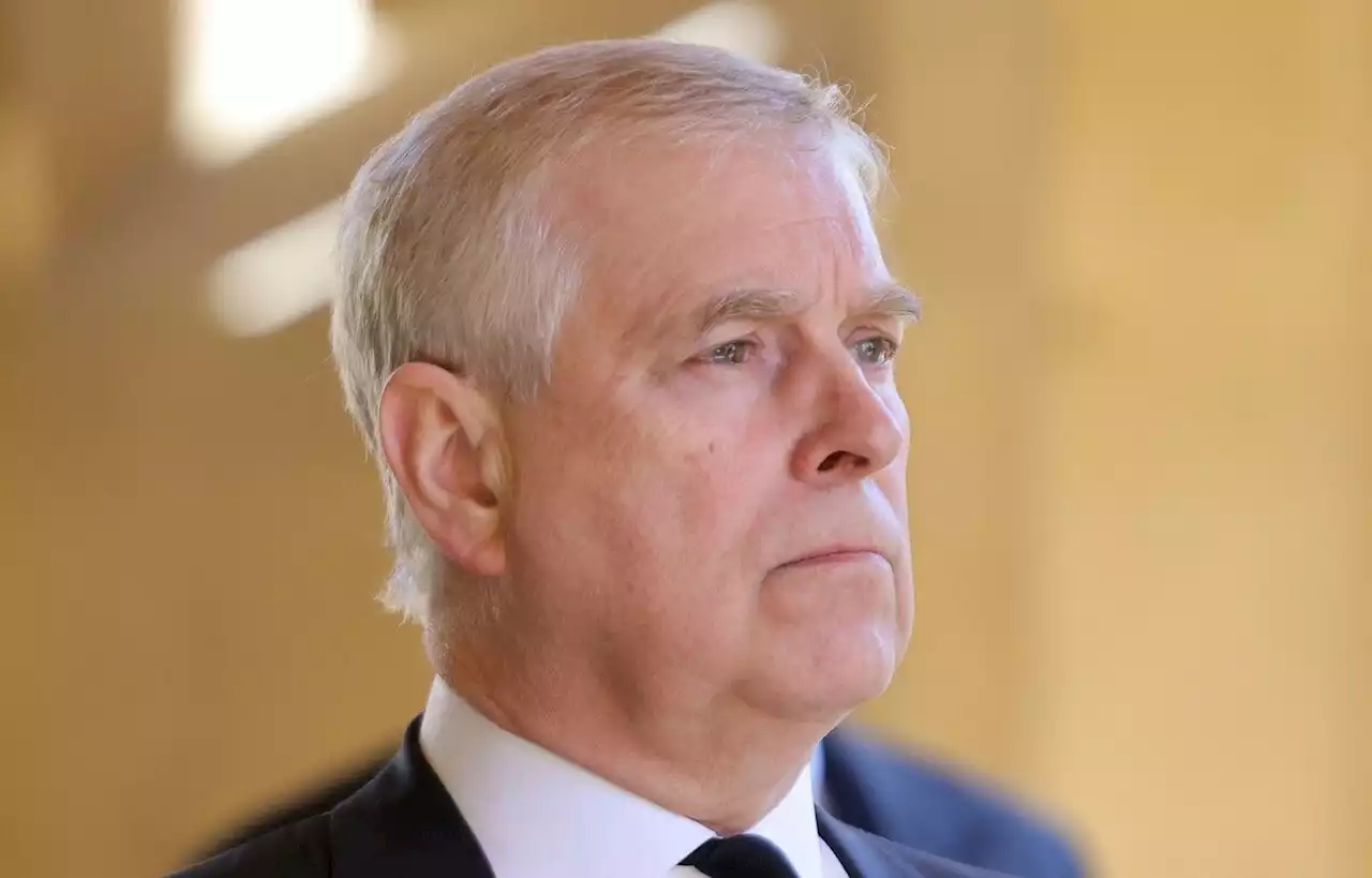 La photo du prince Andrew avec une mineure est « un faux » affirme Maxwell