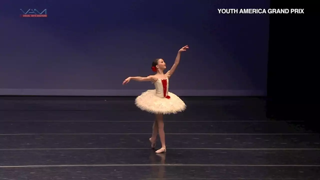 Hundreds of Illinois' young ballet dancers audition for scholarship competition