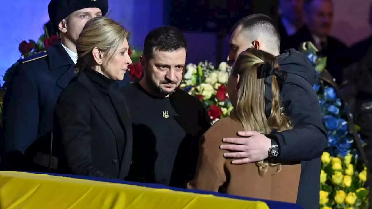 Une 'tristesse indescriptible': l'hommage de Zelensky aux victimes du crash d'hélicoptère près de Kiev