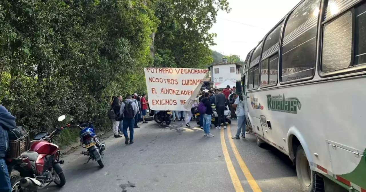 Campesinos de Santander levantan paro después de acordar reunión con el presidente Gustavo Petro