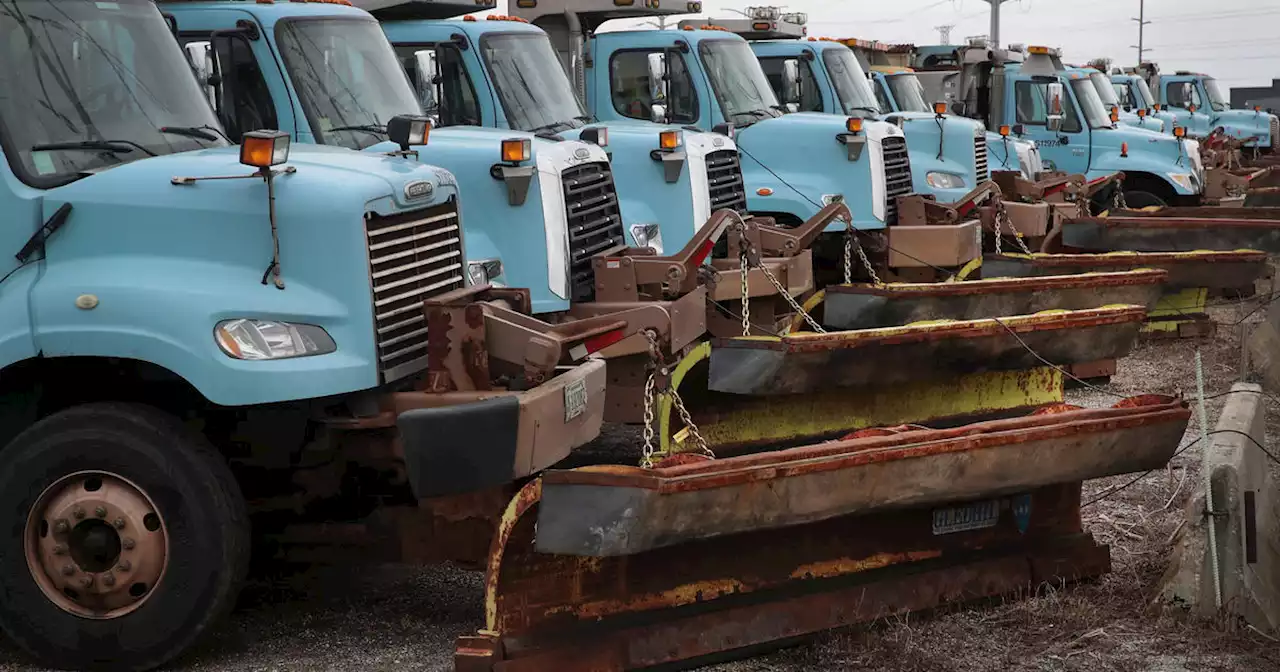 Chicago Streets and Sans deploys 200 salt trucks amid snowfall