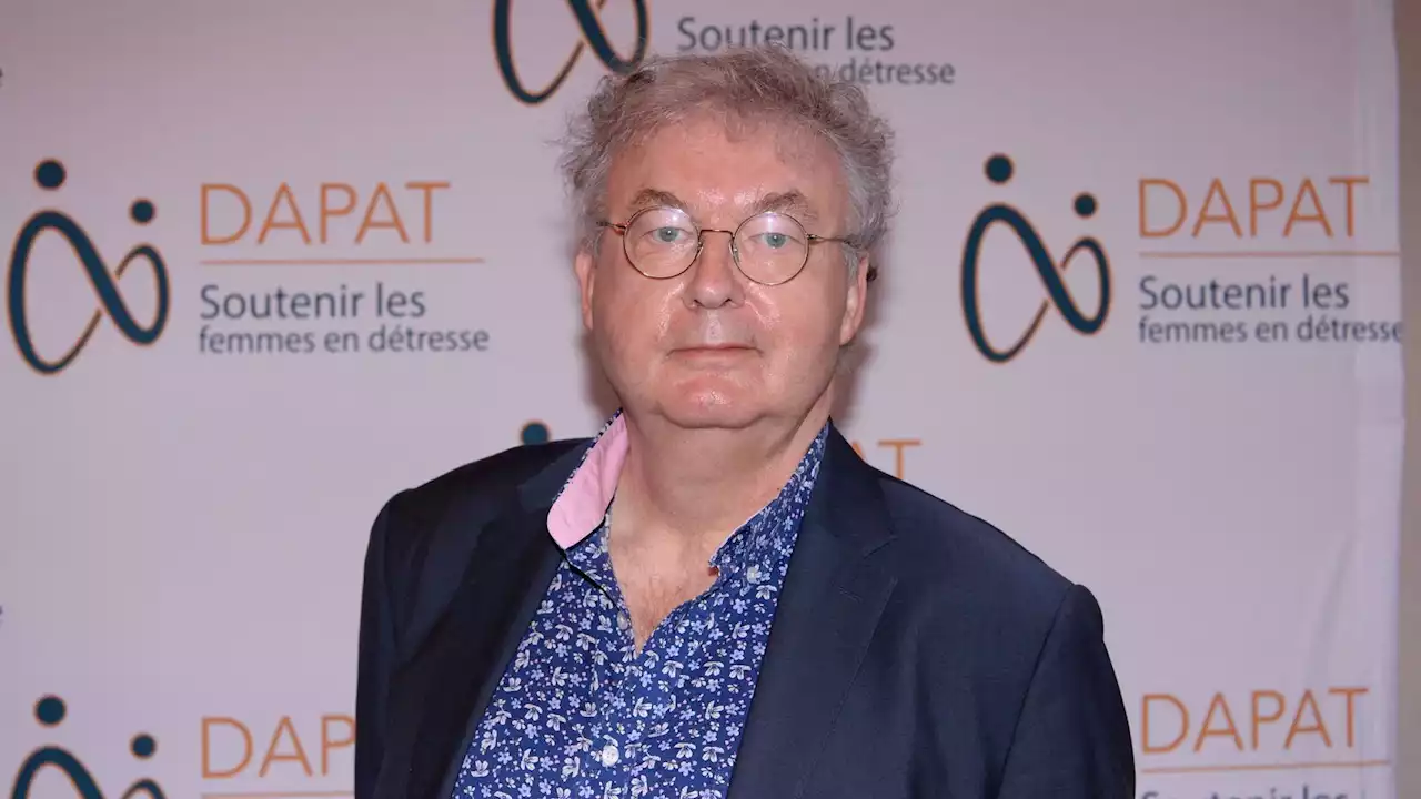 Dominique Besnehard : après son hospitalisation, il dévoile une photo de lui 'avec 7 kilos en moins'