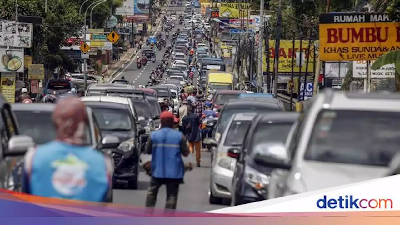 Penampakan Padatnya Jalur Wisata Puncak Saat Libur Imlek