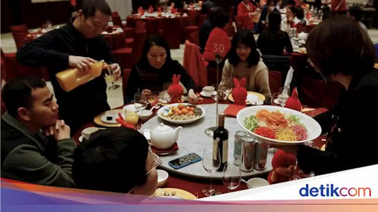 Potret Makam Malam Tahun Baru Imlek di Beijing Tanpa Pembatasan COVID