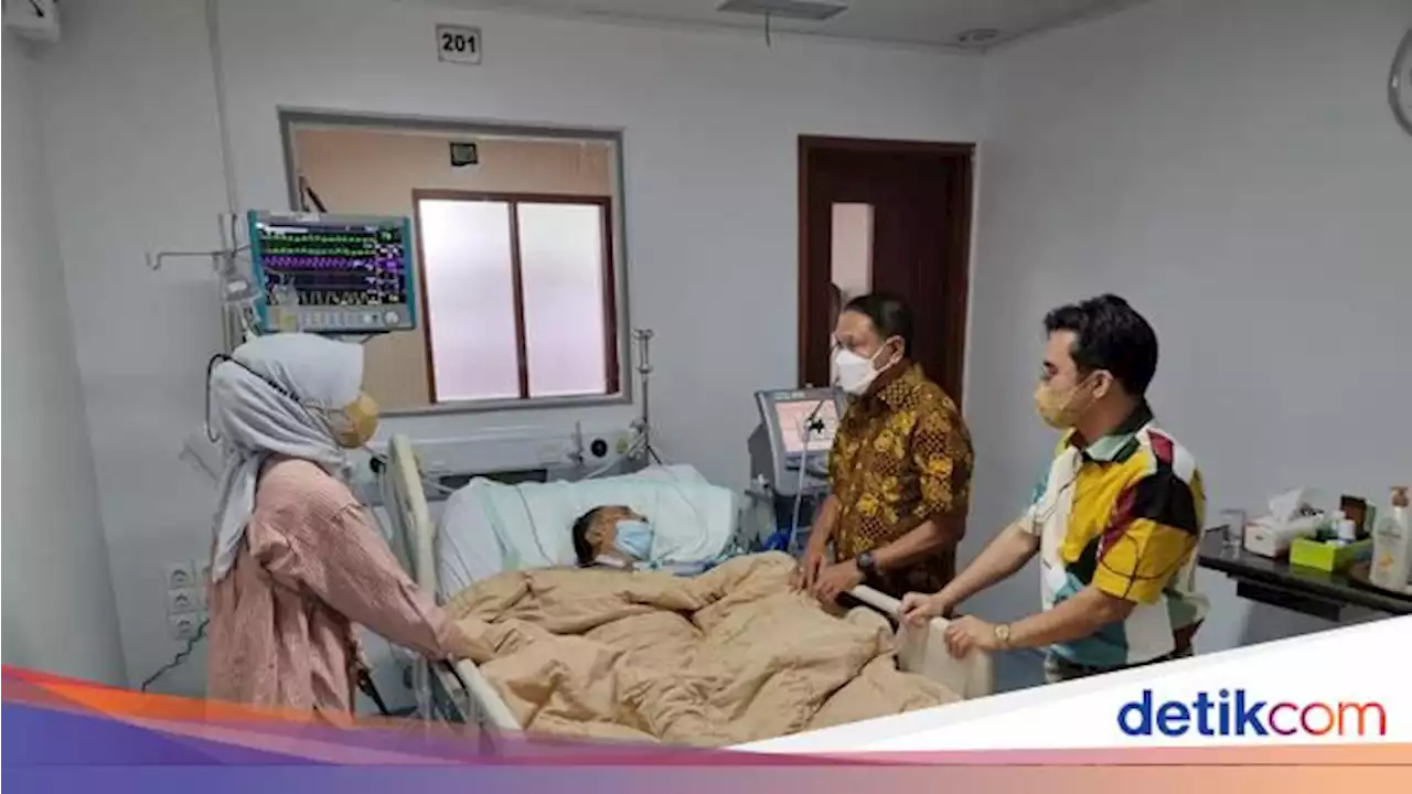 Menpora Minta Doa untuk Kesembuhan Eks Ketum PSSI Azwar Anas