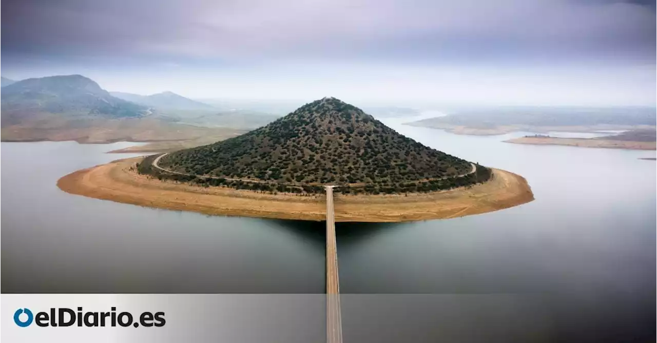 La 'montaña mágica' extremeña dentro de la mayor rotonda de Europa