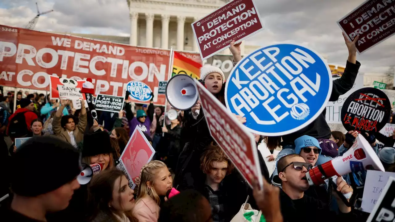 Women's marches expected to draw thousands on 50th anniversary of Roe v. Wade