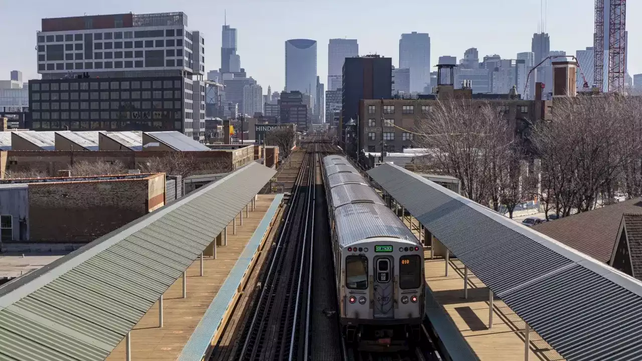 Alleged Chicago CTA train robber shot by concealed carry holder