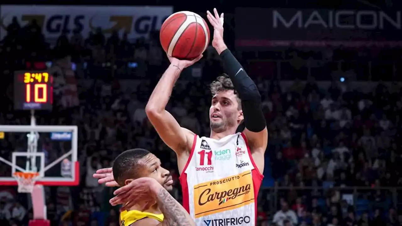 Serie A: Pesaro vince l’anticipo, Verona ko