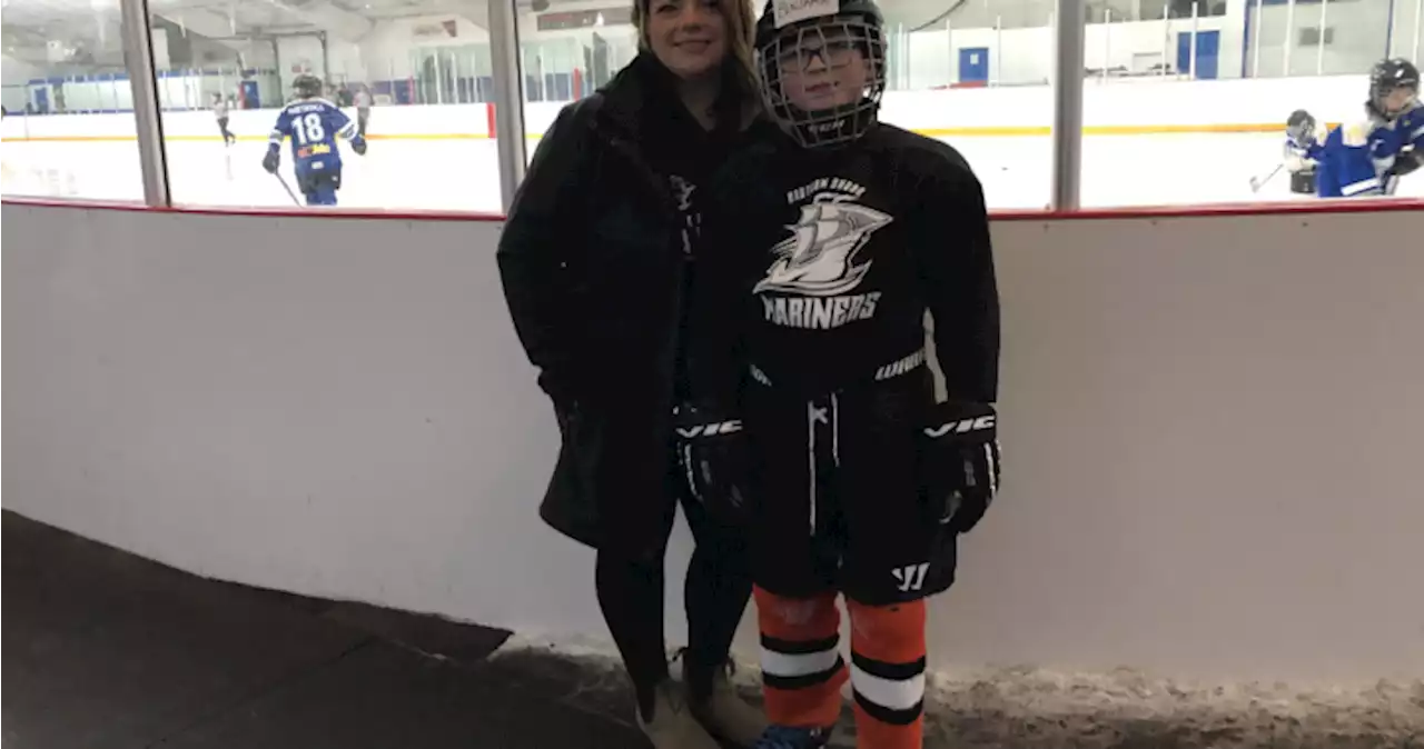 New hockey program in Nova Scotia breaking down barriers to help kids play - Halifax | Globalnews.ca