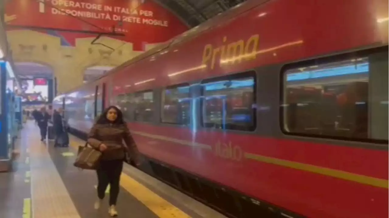 Giuseppina hace 1.600 kilómetros al día para trabajar: 'El tren me cuesta menos que un alquiler'