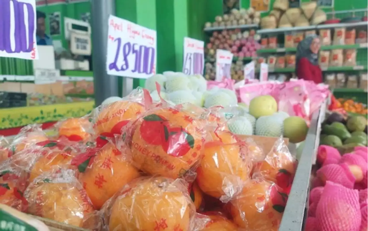 Imlek, Pedagang Buah Semringah