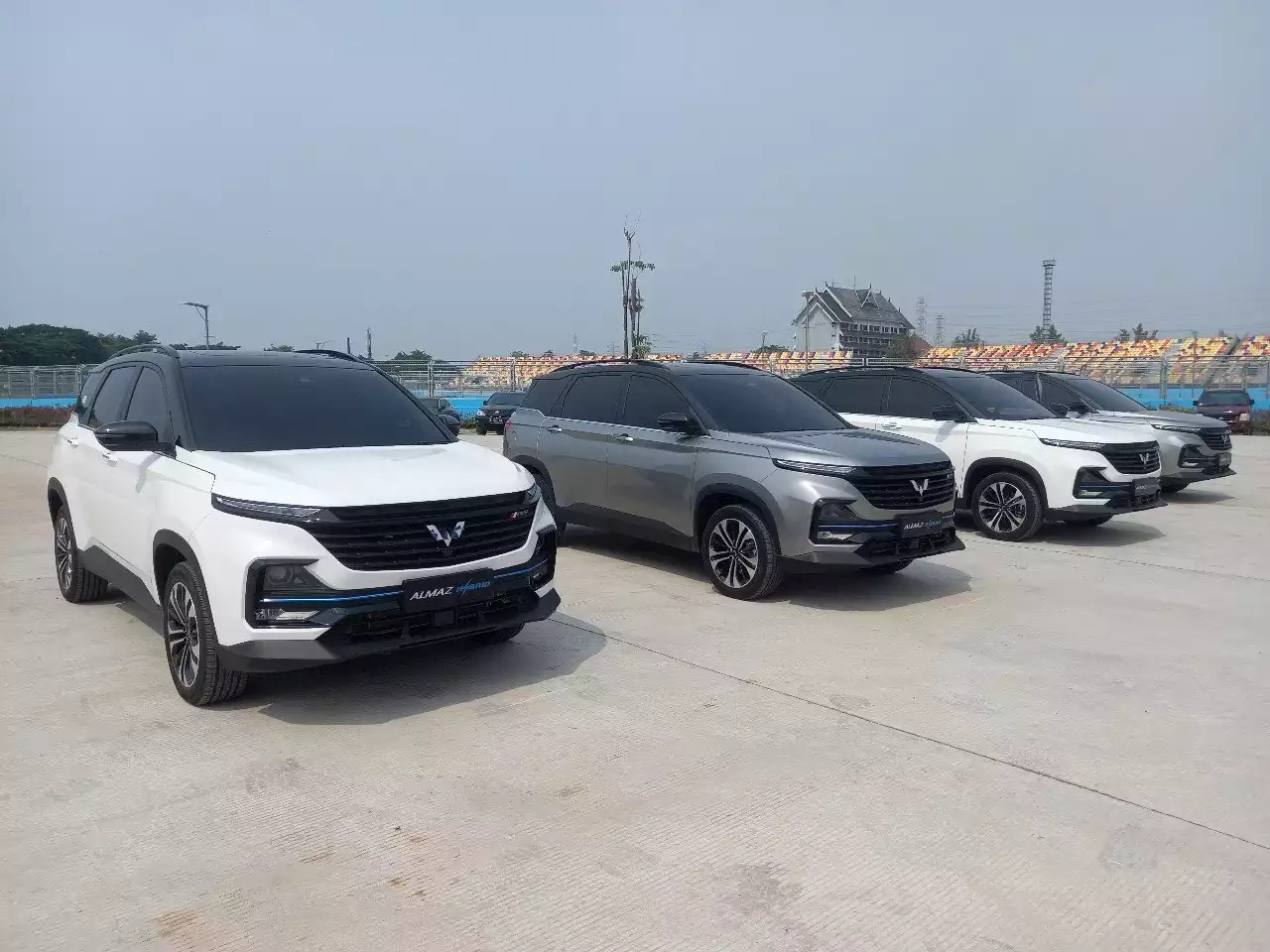 Wuling Almaz Hybrid, SUV Paket Lengkap Cukup dengan Rp 100 Juta