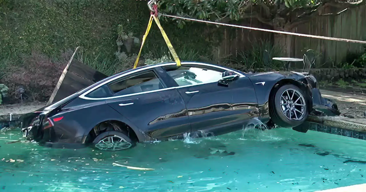 Driver dies after Tesla plunges into San Rafael backyard pool