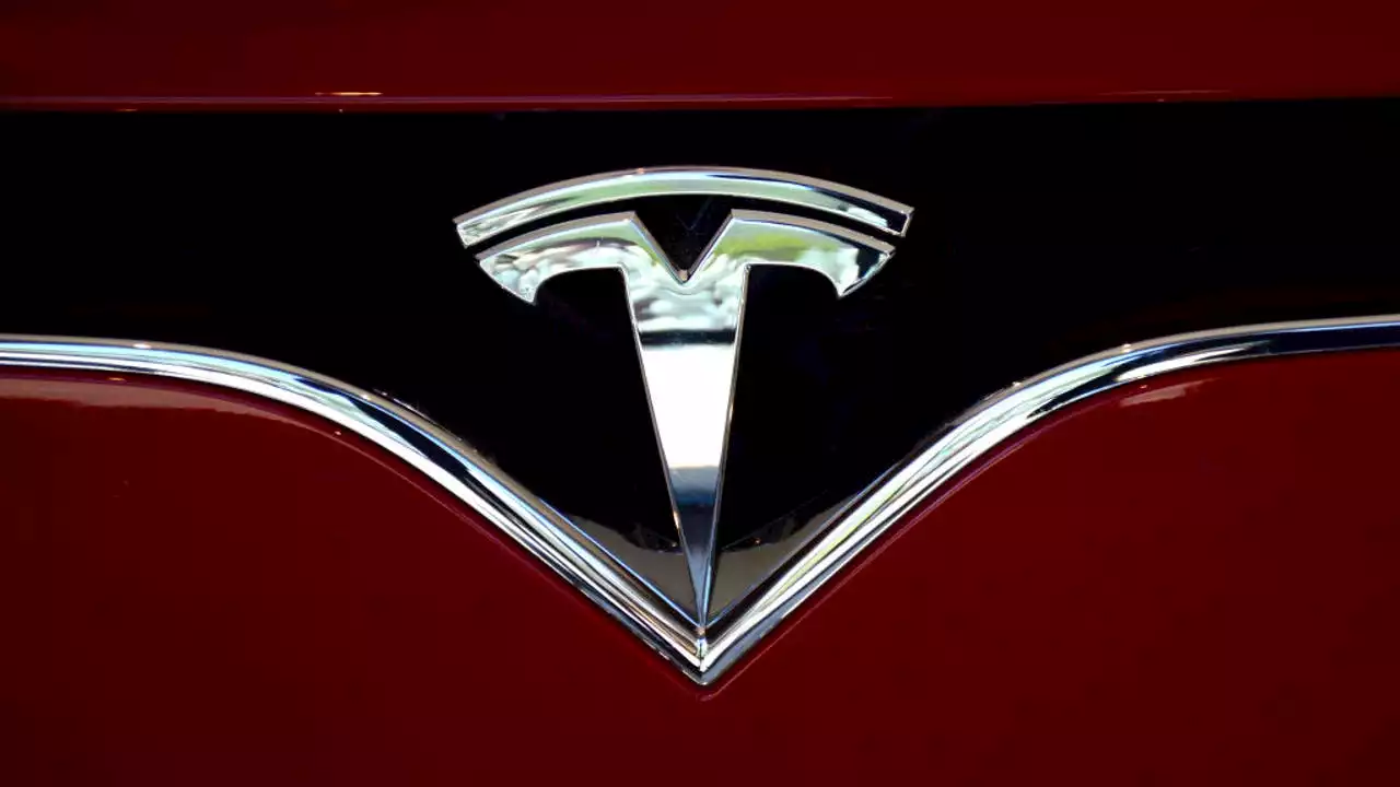 Woman dies in San Rafael after crashing Tesla into swimming pool