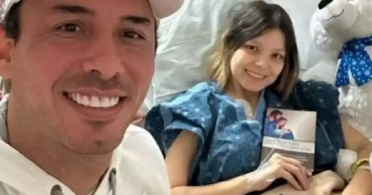 Fonseca sorprendió con emotiva serenata a Paula Durán y Sergio Vega