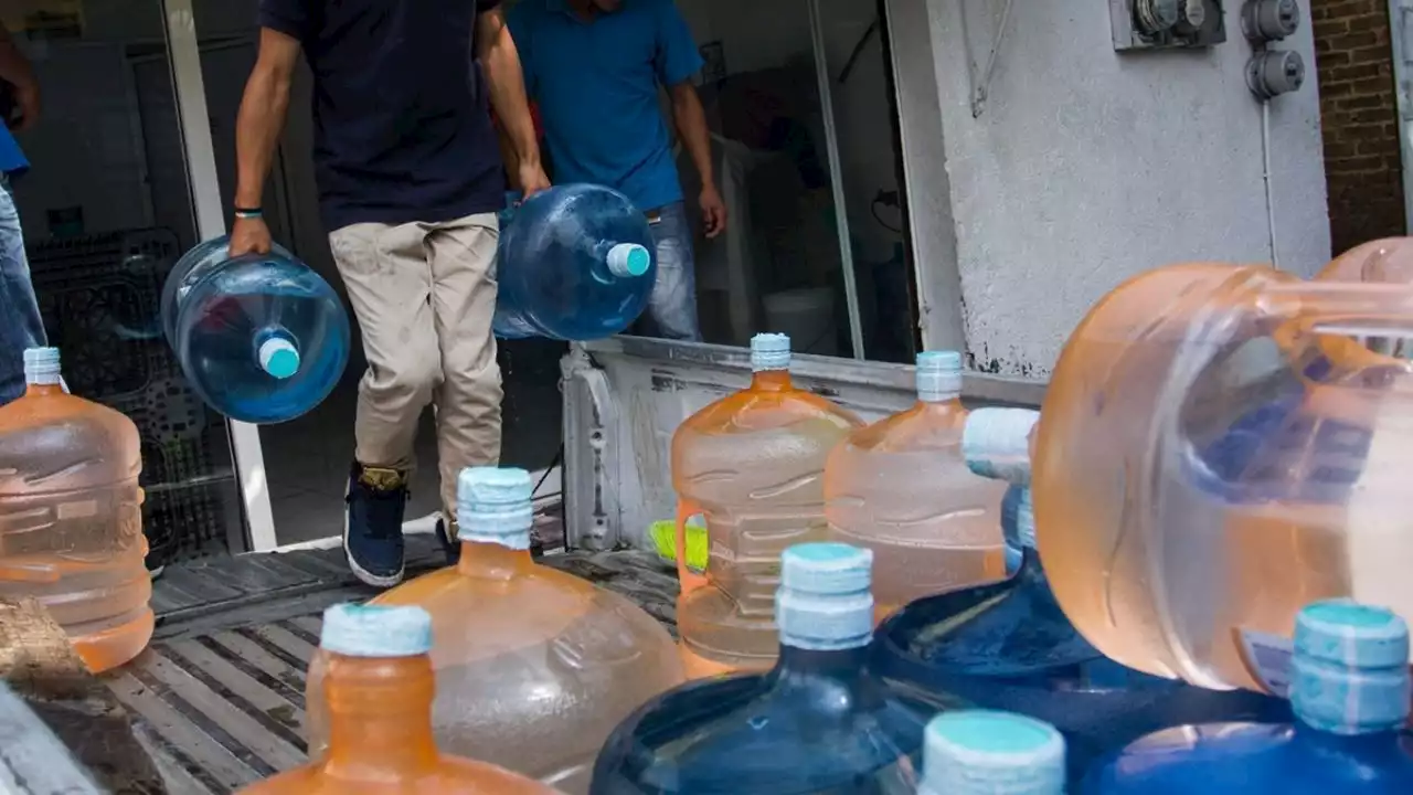 Asaltan a mano armada a repartidores de agua en Xalapa; un lesionado