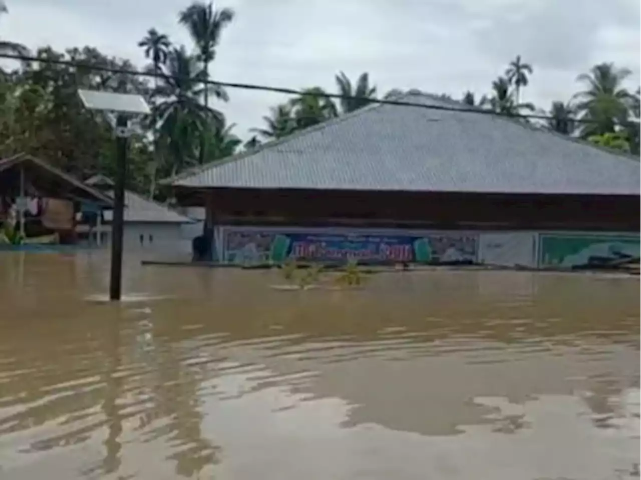 Banjir Tinggi Melanda, Dayah di Aceh Utara Nyaris Tenggelam