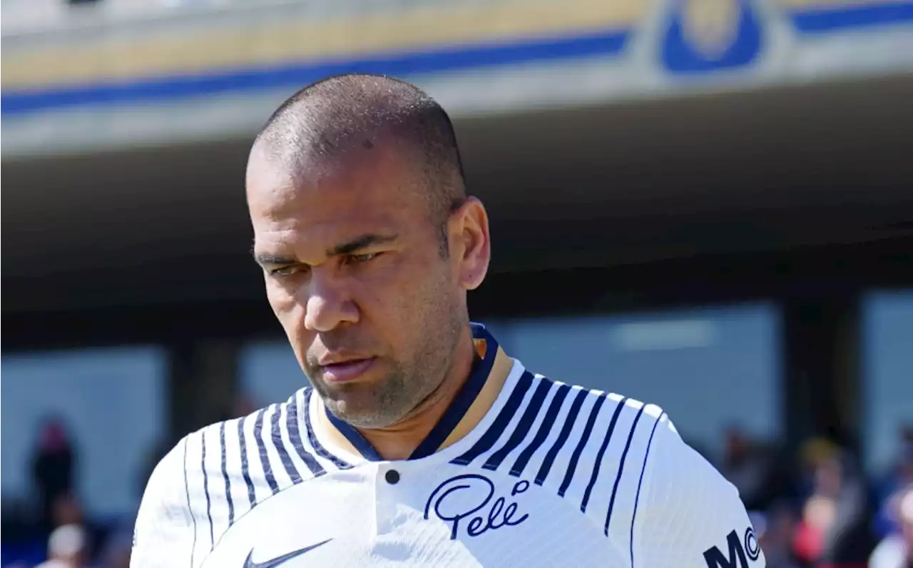 Pumas analiza acciones legales contra Dani Alves tras su salida