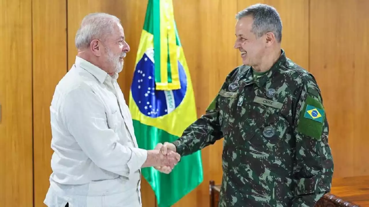 Lula echó al comandante del Ejército