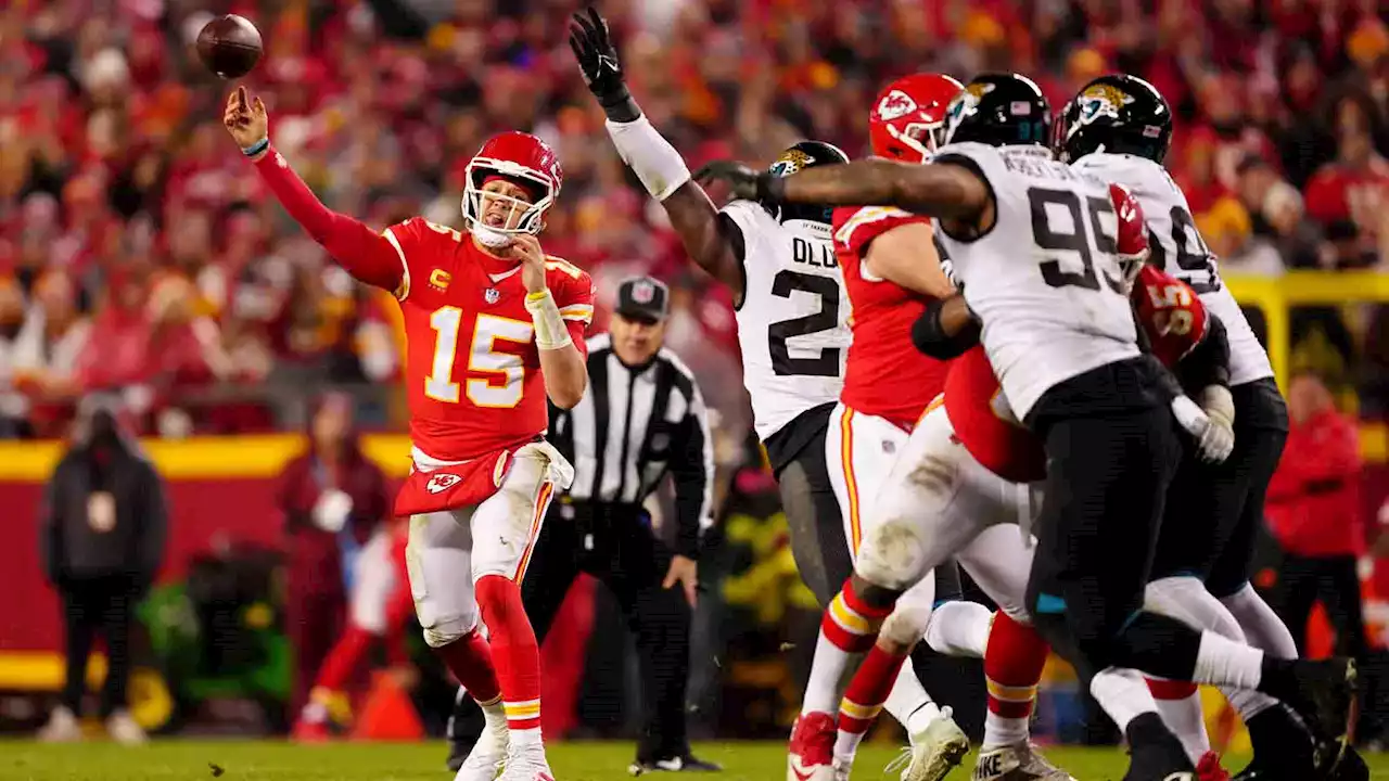 Hobbled Patrick Mahomes Leads Chiefs to Win Over Jaguars in Divisional Round