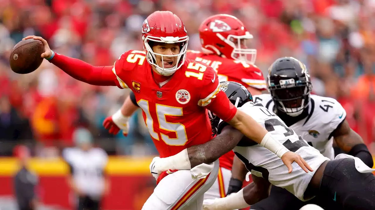 Patrick Mahomes Questionable With Ankle Injury, Chad Henne Takes Over