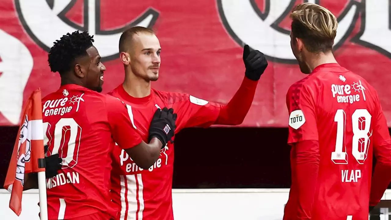 FC Twente klopt FC Utrecht en profiteert van remise in De Kuip